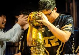 LPL新赛季战队公布，一支战队静悄悄退(tuì)出，资金链彻底断裂(liè)