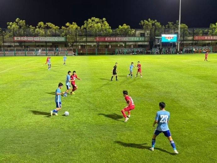 上(shàng)海U16男足全运会小组赛两战全胜，以小组头名挺进1-8名排位赛