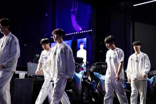 LPL登峰组激战正酣，iG迎战TES忍界大战再启，阿水直麪(miàn)昔日队友！