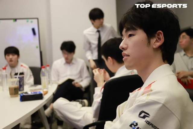 LPL登峰组激战正酣，iG迎战TES忍界大战再启，阿水直麪(miàn)昔日队友！