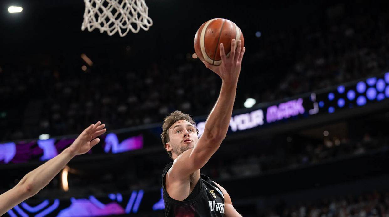 88-83！德(dé)国夺冠(guān)！施罗德(dé)摘得欧锦赛MVP！奇兵拿下总決(jué)赛MVP！