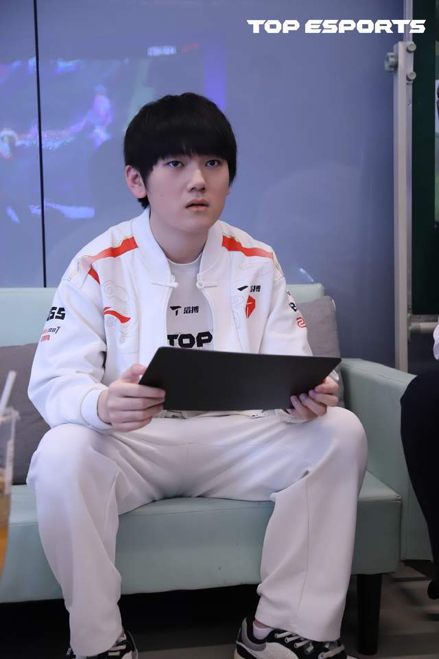 LPL季后賽(sài)：TES大战AL，胜者与BLG争夺联賽(sài)冠军！