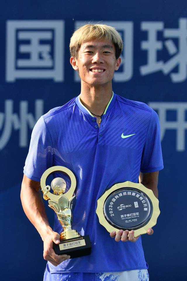 中巡赛小组赛收官赛惊现退赛潮,施晗(hán)崔杰杀进四强