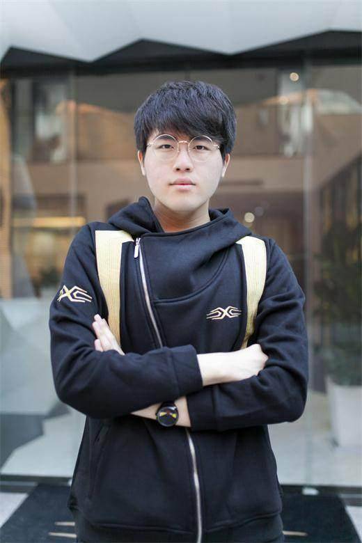 LOL主播集体遭遇(yù)瓶颈期(qī)！UZI感叹直播没人看：要(yào)是卢本伟還(hái)在就好了