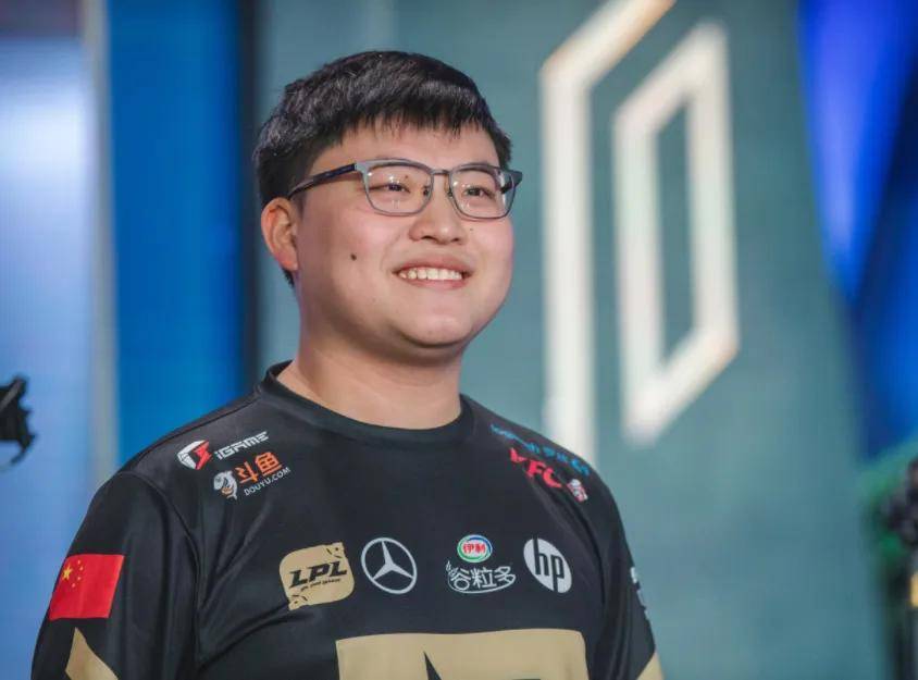 LOL主播集体遭遇(yù)瓶颈期(qī)！UZI感叹直播没人看：要(yào)是卢本伟還(hái)在就好了