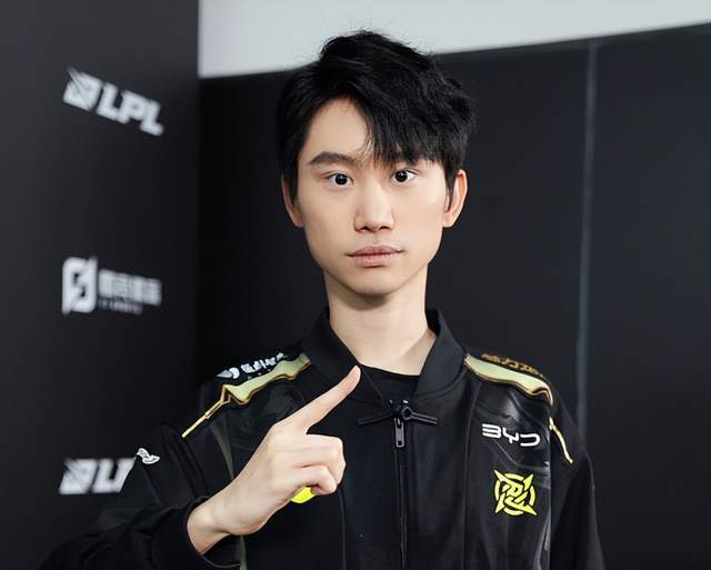 LOL世界冠军转型刀塔,大(dà)主播迎直播第二春,人气比玩LOL还高!