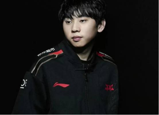 LOL：阿乐直播诉苦收入低 退役选手生活天差地别！