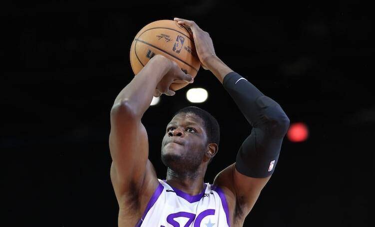 猛龙神操作：签下班(bān)巴7天就裁，竟为再用10天合同签回！6号秀的NBA流浪记